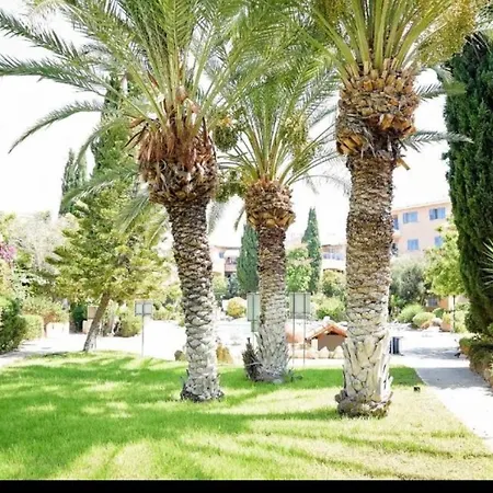 Paradise Gardens Pool View Apartment *