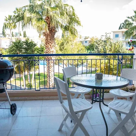 Paradise Gardens Pool View Apartment *