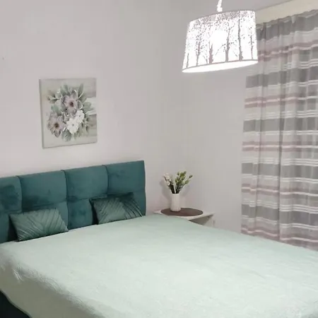 Paradise Gardens Pool View *