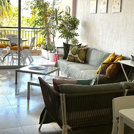Paradise Gardens Pool View Apartment *