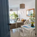 Paradise Gardens Pool View Apartment